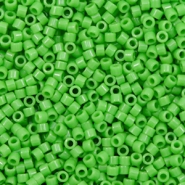 Abalorios Miyuki Delica's 11/0 Opaque green DB-724