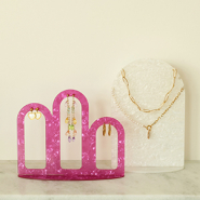 Set de inspiraciones Así se presentan las joyas en los expositores Plexx