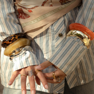 Set de inspiraciones Pulseras bangle & broches: las piezas statement de la temporada