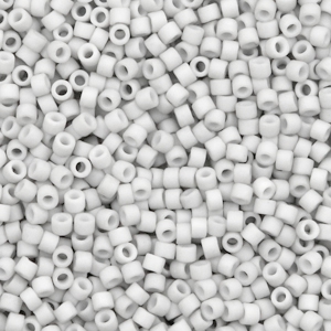 Abalorios Miyuki Delica's 11/0 Opaque matte light smoke grey DB-1518