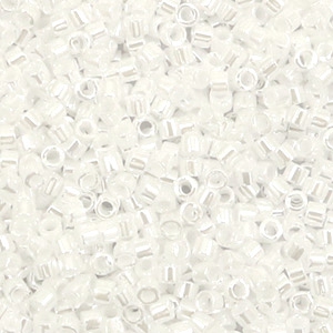 Abalorios Miyuki Delica's 11/0 Ceylon white pearl DB-201