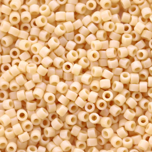 Abalorios Miyuki delica's 11/0 Opaque pear yellow DB-1131