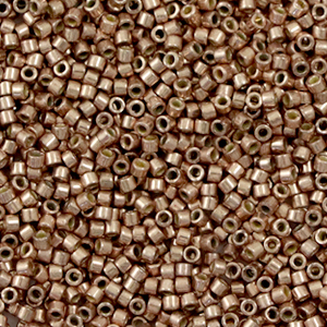Abalorios Miyuki Delica's 11/0 Duracoat galvanized champagne DB-2504
