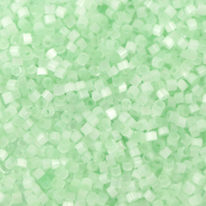 Abalorios Miyuki Delica's 11/0 Silk satin mint green DB-828