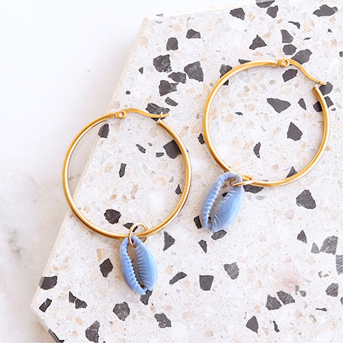 Crea colorida joyer&iacute;a con conchas kauri y &iexcl;ll&eacute;valas as&iacute;!