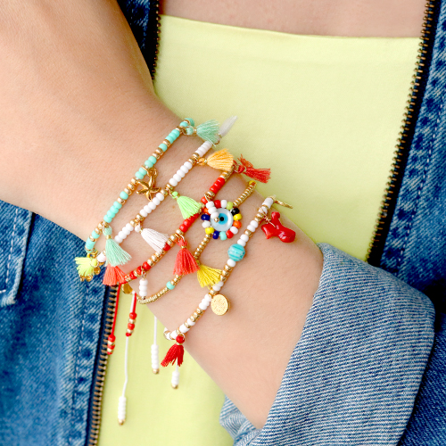 &iexcl;Manos a la obra con las borlas mini para crear las mejores pulseras y tobilleras!