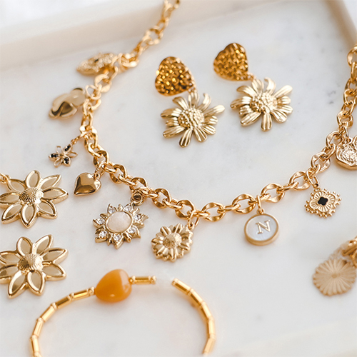 Ponte creativa con los colgantes de acero inoxidable en forma de flor