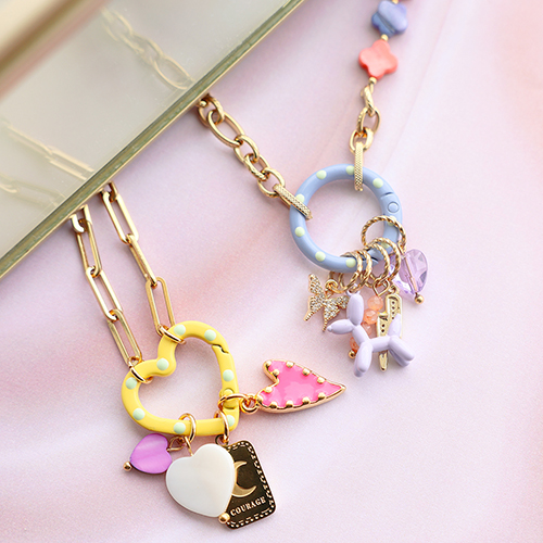 As&iacute; se crean alegres collares, pulseras y llaveros o bolsos