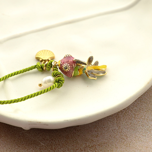 D&eacute;jate inspirar por los colgantes met&aacute;licos  