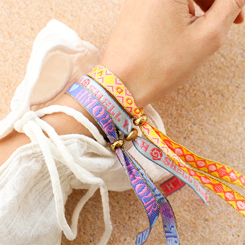 Crea pulseras &uacute;nicas con nuevas cintas y abalorio de cierre deslizante