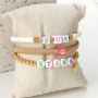 Crea estas fant&aacute;sticas pulseras con abalorios letras y del zodiaco: 